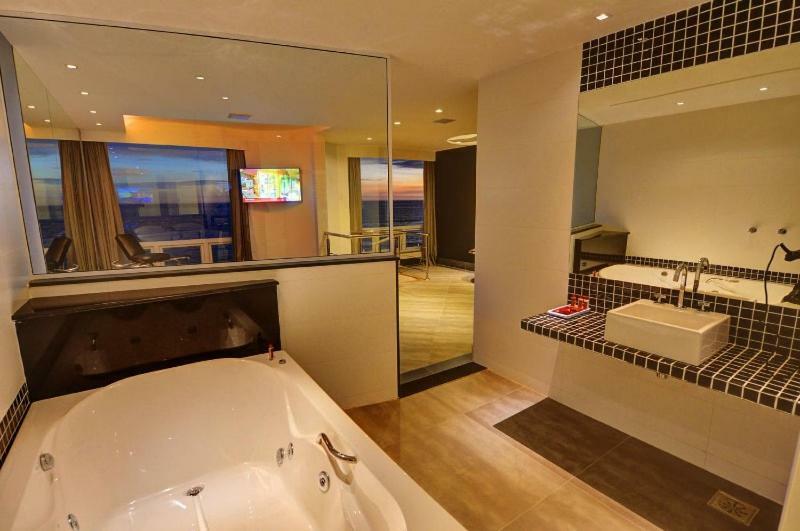 Vip's Suites (adults Only) *